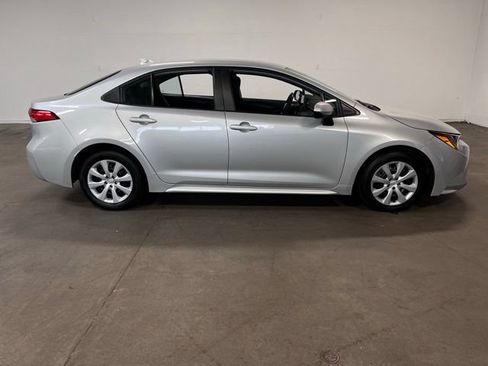 Used 2024 Toyota Corolla LE FWD image 2
