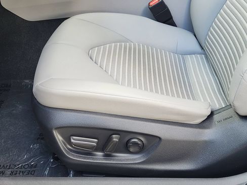 Used 2024 Toyota Camry SE FWD image 23