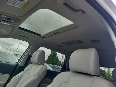 Used 2025 Kia Telluride EX w/ EX Captain's Chair Package FWD image 15