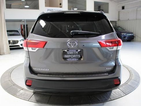 Used 2019 Toyota Highlander XLE image 5