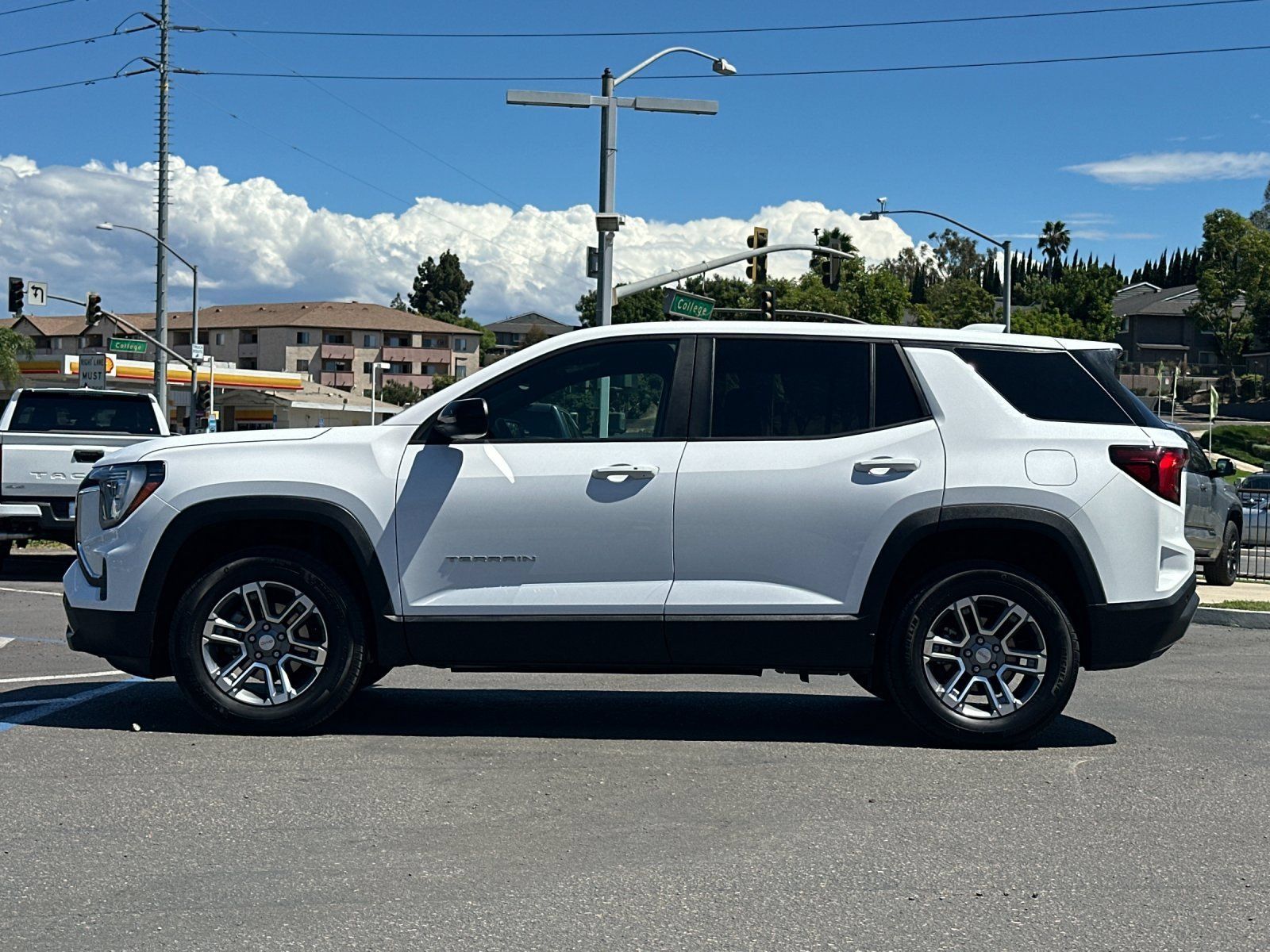 Used 2026 GMC Terrain Elevation FWD image 2