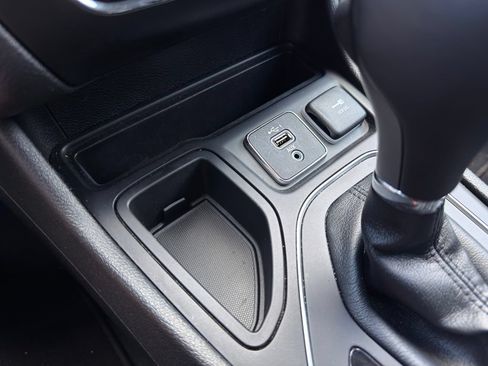 Used 2021 Jeep Cherokee Latitude Lux FWD image 41
