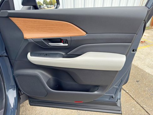 Used 2024 Toyota Grand Highlander Platinum image 48