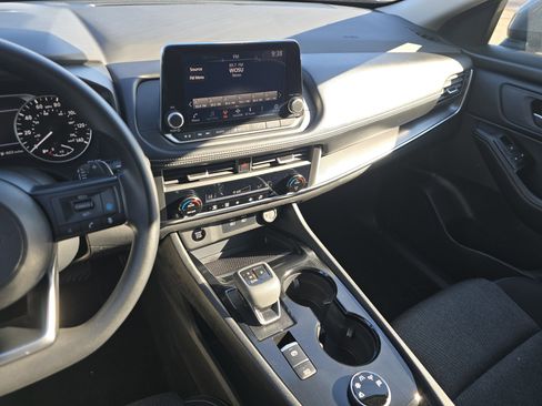 Used 2024 Nissan Rogue SV AWD/4WD image 23