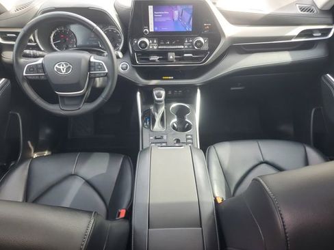 Used 2023 Toyota Highlander LE image 14