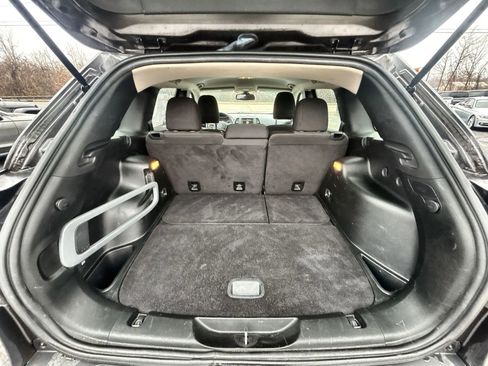 Used 2017 Jeep Cherokee Latitude w/ Cold Weather Group image 18