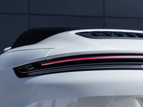 Certified 2025 Porsche 911 Targa 4 GTS AWD/4WD image 16