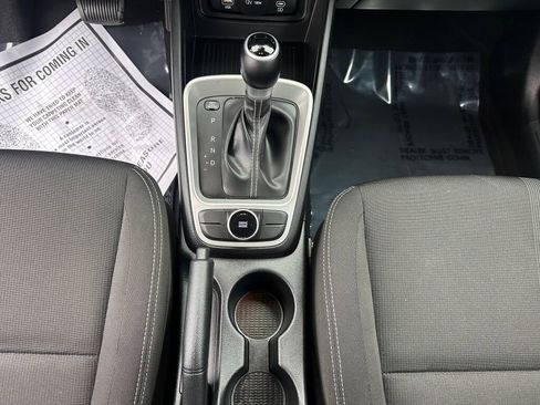 Used 2023 Hyundai Venue SEL w/ Cargo Package image 18