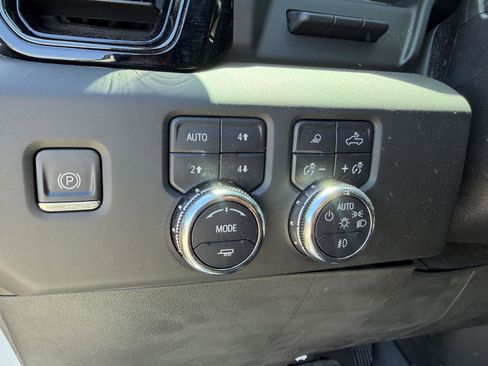 Used 2023 GMC Sierra 1500 AT4 w/ AT4 Premium Package AWD/4WD image 31