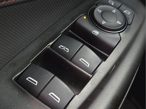 Used 2022 Chevrolet TrailBlazer RS w/ Technology Package FWD image 16