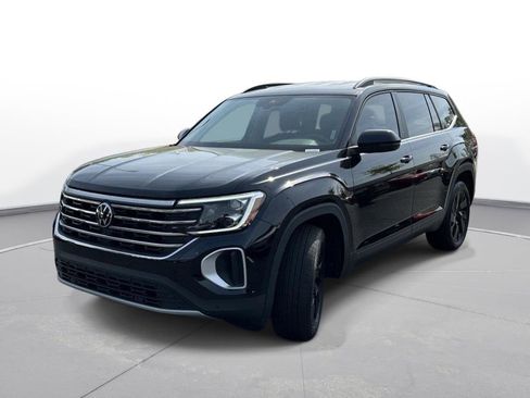 Used 2024 Volkswagen Atlas SE image 2
