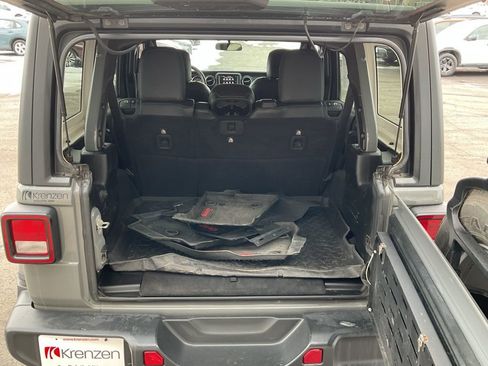 Used 2018 Jeep Wrangler Unlimited Sahara w/ Cold Weather Group image 21