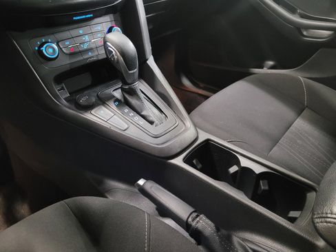 Used 2018 Ford Focus SE w/ Cold Weather Package FWD image 26