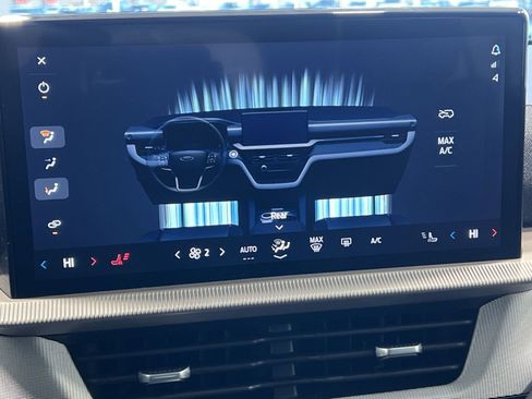 Used 2025 Ford Explorer Active image 19