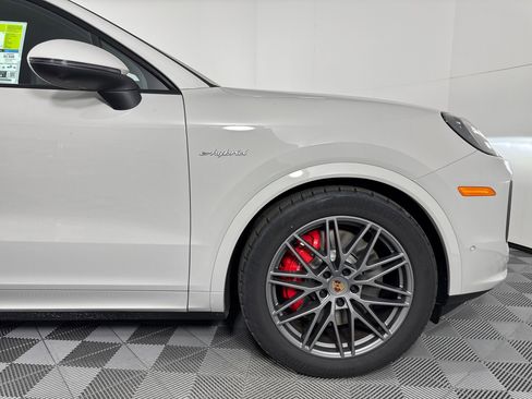 Certified 2026 Porsche Cayenne S image 11