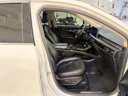 Used 2023 Lincoln Nautilus AWD w/ Premium Package image 28