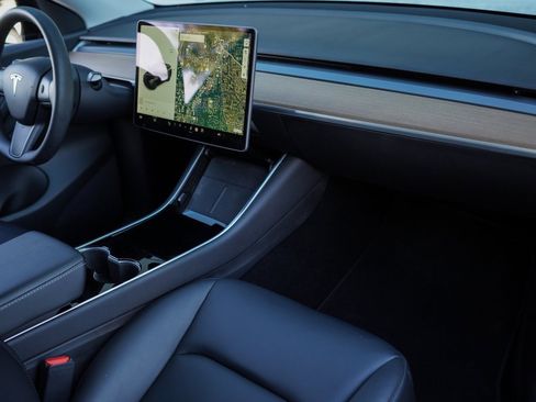 Used 2021 Tesla Model Y Long Range image 20