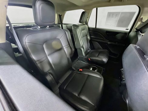 Used 2023 Lincoln Aviator AWD w/ Premium Package image 28