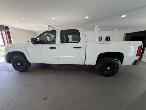 Used 2011 Chevrolet Silverado 1500 W/T RWD image 6