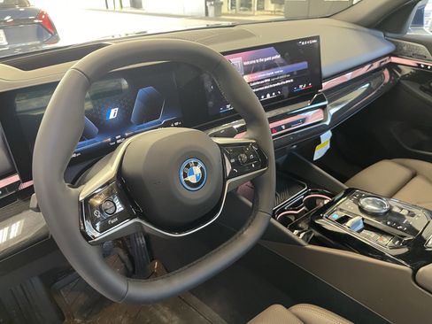 Used 2026 BMW i5 eDrive40 image 11