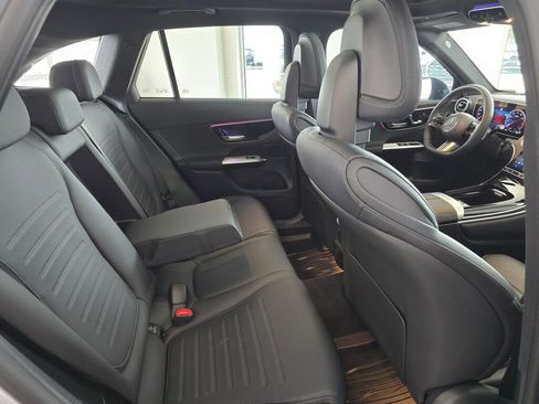 Used 2024 Mercedes-Benz GLC 300 4MATIC image 42