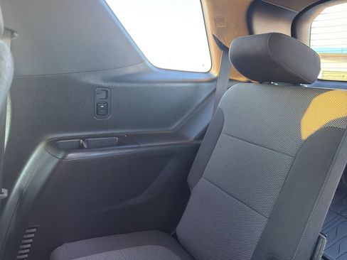 Used 2023 Chevrolet Traverse LT w/ Midnight/Sport Edition image 35