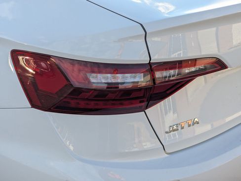 Used 2020 Volkswagen Jetta SE w/ SE Cold Weather Package image 13