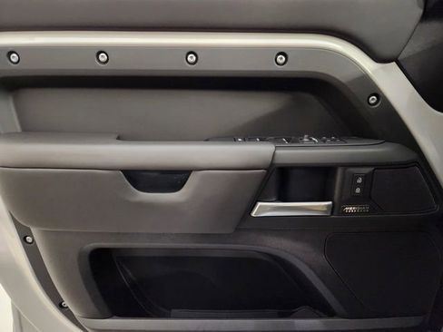 New 2026 Land Rover Defender 130 X-Dynamic SE image 23
