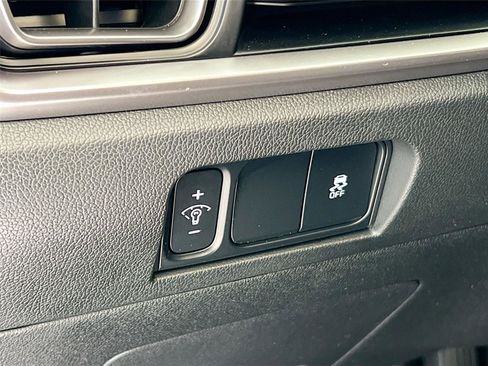 Used 2025 Kia Sorento S image 10