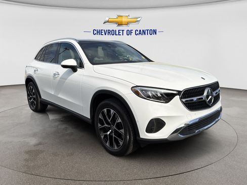Used 2025 Mercedes-Benz GLC 350e 4MATIC image 3
