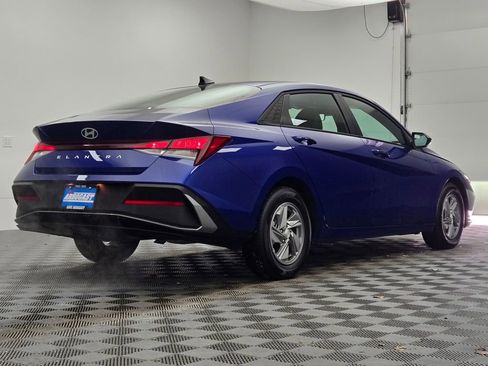 Used 2025 Hyundai Elantra SE image 8