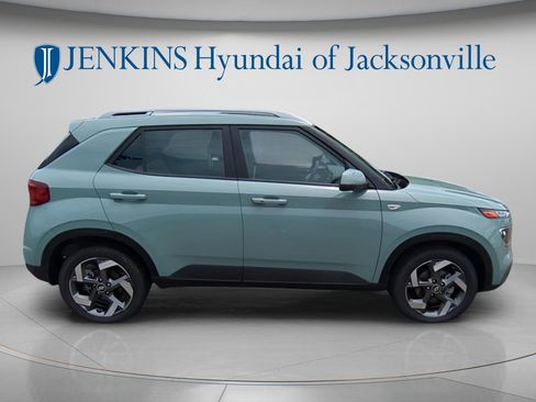 New 2025 Hyundai Venue SEL FWD image 3