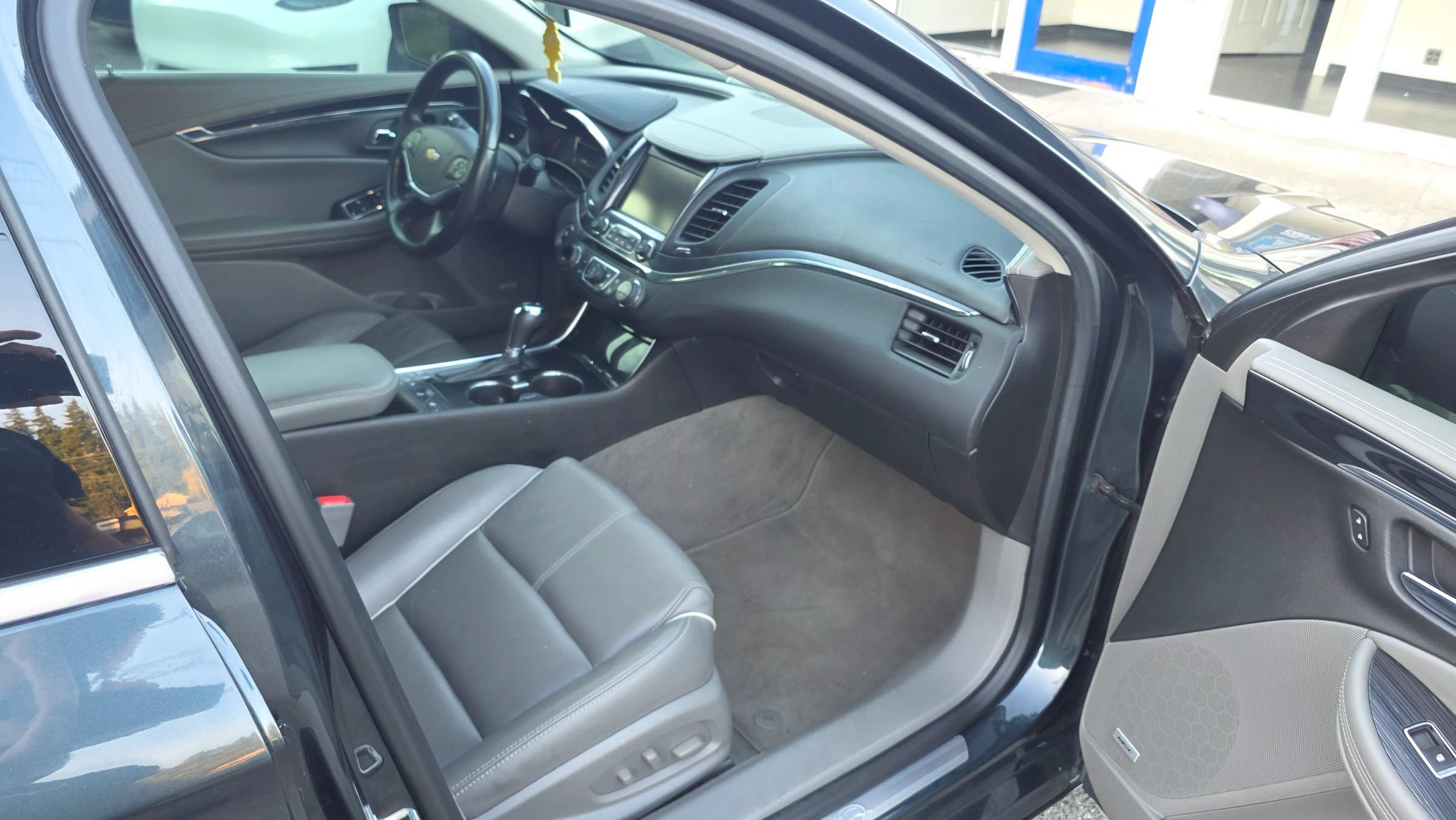 Used 2018 Chevrolet Impala Premier FWD image 12