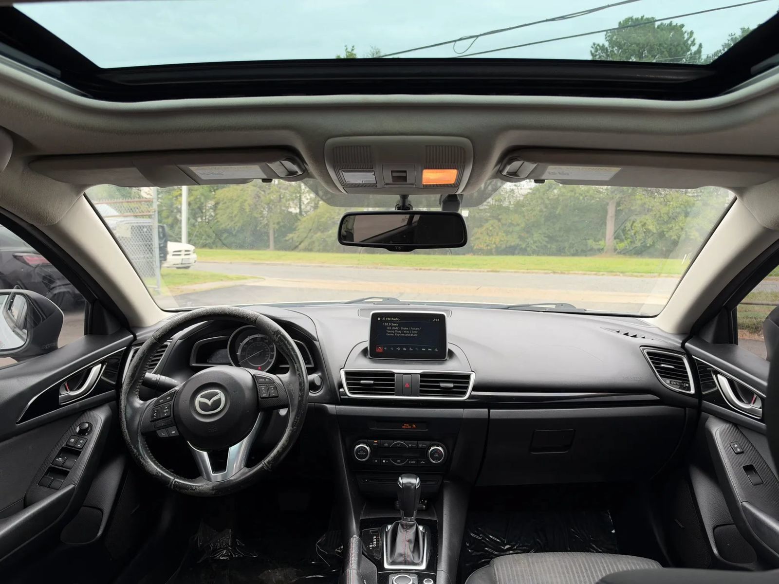 Used 2016 MAZDA MAZDA3 i Touring w/ Popular Equipment Package FWD image 4