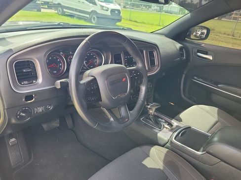 Used 2020 Dodge Charger SXT RWD image 17