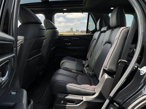 Used 2025 Honda Pilot Black Edition image 25