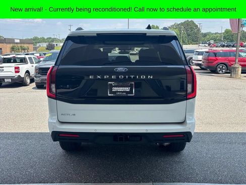 Used 2025 Ford Expedition Active AWD/4WD image 25