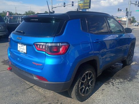 Used 2025 Jeep Compass Trailhawk AWD/4WD image 6