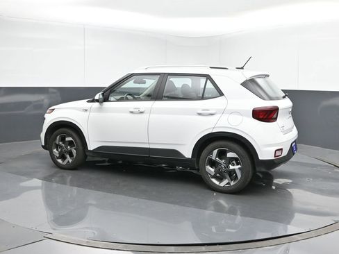 Certified 2024 Hyundai Venue Limited image 3