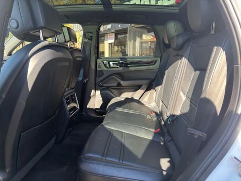 Used 2022 Porsche Cayenne Platinum Edition image 15