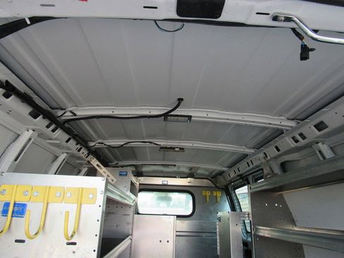 Used 2015 Chevrolet Express 2500 RWD image 25