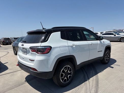 Used 2024 Jeep Compass Trailhawk AWD/4WD image 2