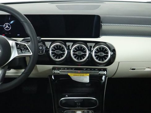 Used 2025 Mercedes-Benz CLA 250 image 15