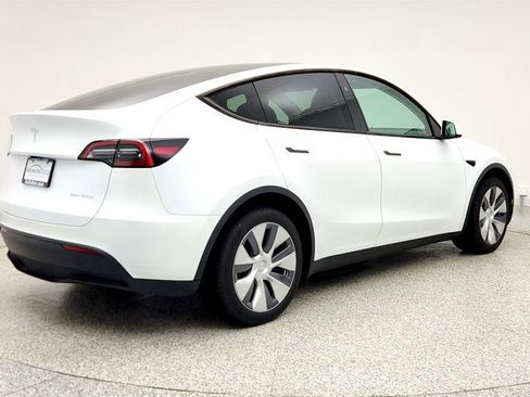 Used 2024 Tesla Model Y Long Range image 5
