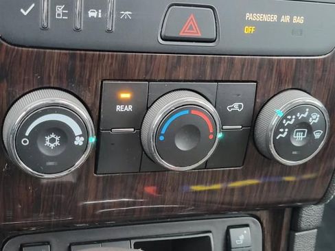 Used 2017 Chevrolet Traverse LT w/ Style and Technology Package image 28