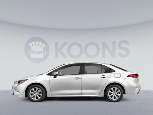 Used 2022 Toyota Corolla LE image 4
