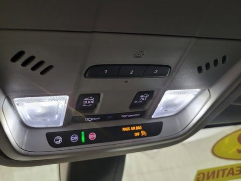 Used 2022 GMC Acadia SLT w/ GMC Pro Grade Package image 50