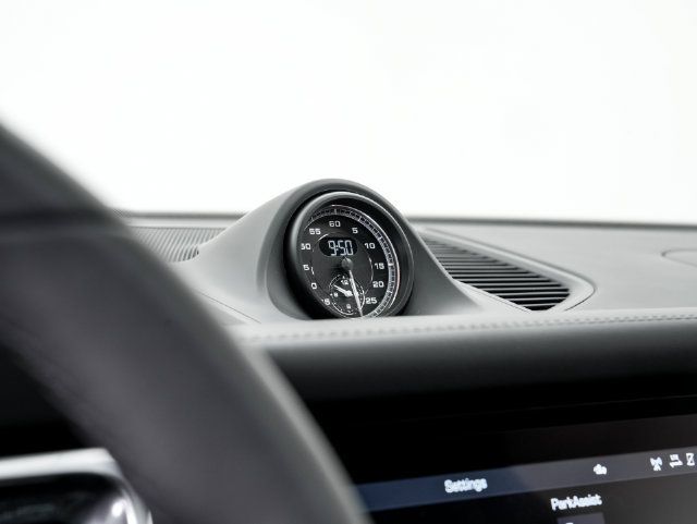 Certified 2026 Porsche Macan AWD/4WD image 18