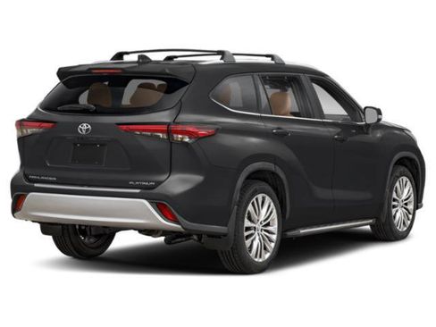 Certified 2024 Toyota Highlander LE AWD/4WD image 2