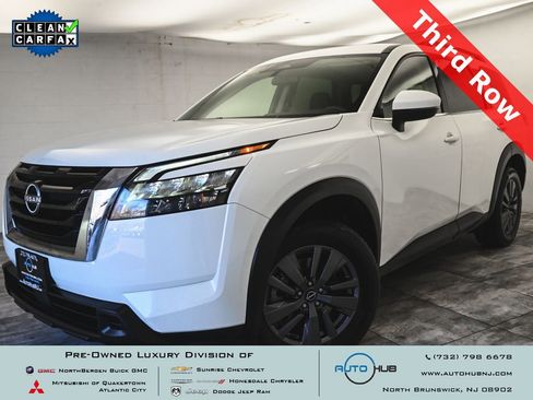 Used 2023 Nissan Pathfinder SV image 1